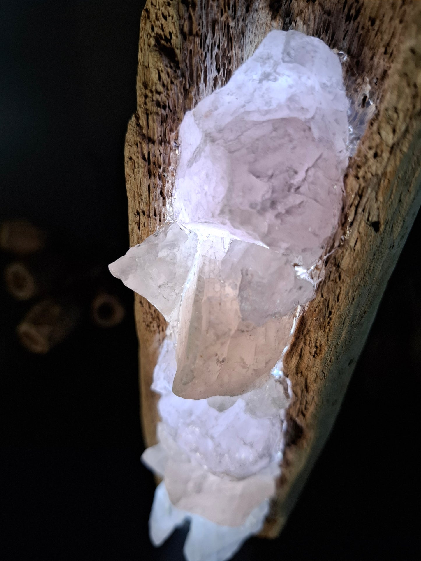 Rose quartz driftwood lamp