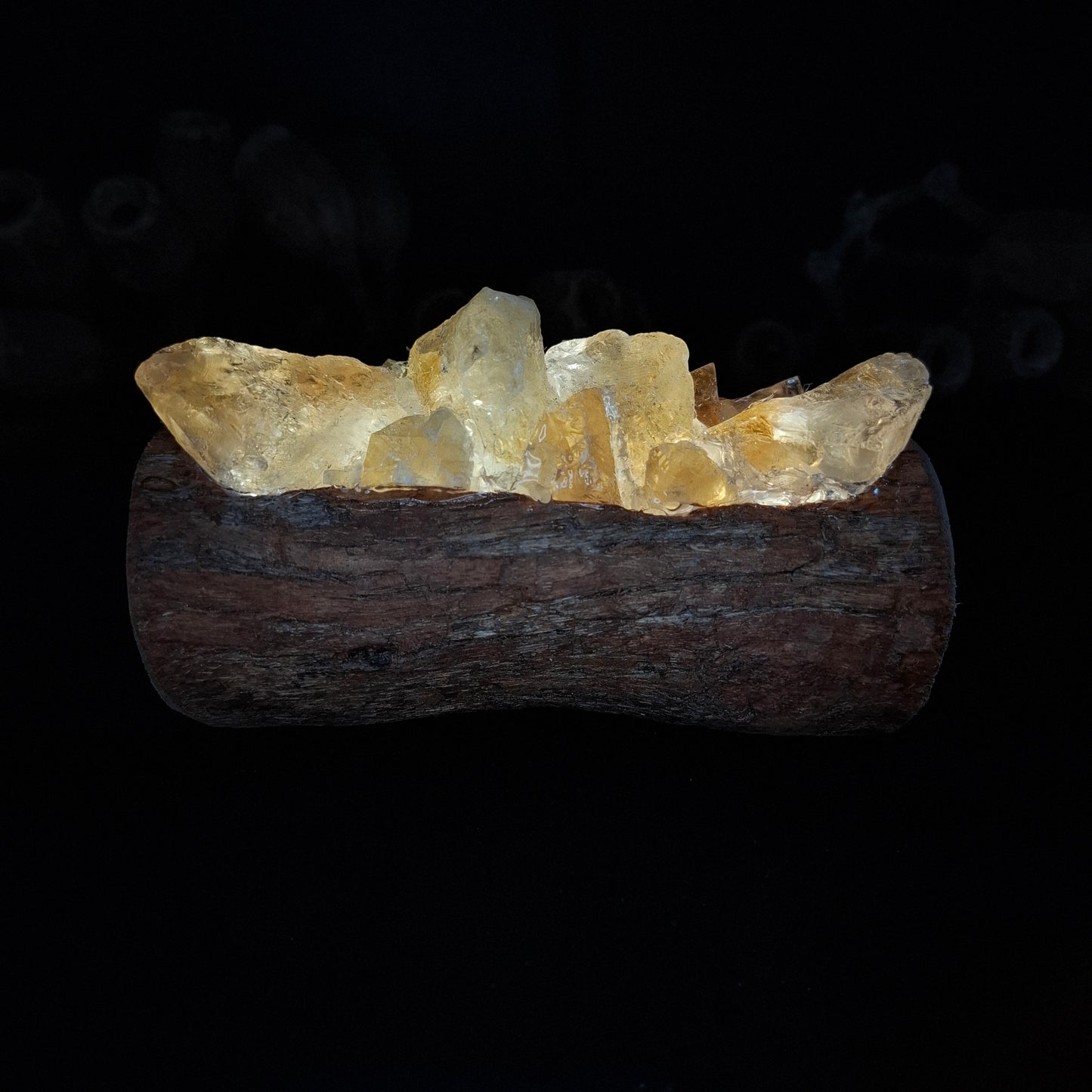 Citrine and honey calcite lamp