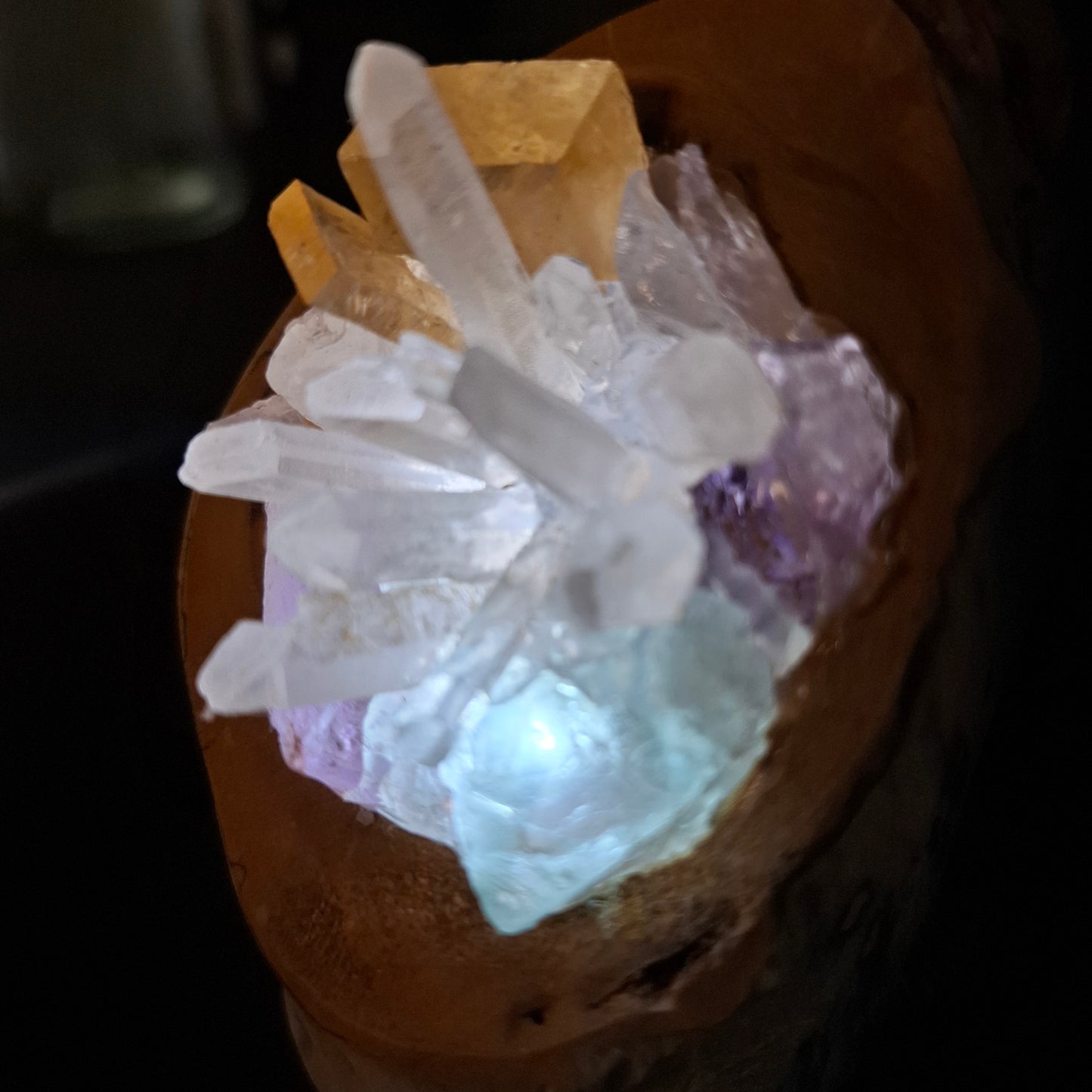 Rainbow natural points lamp