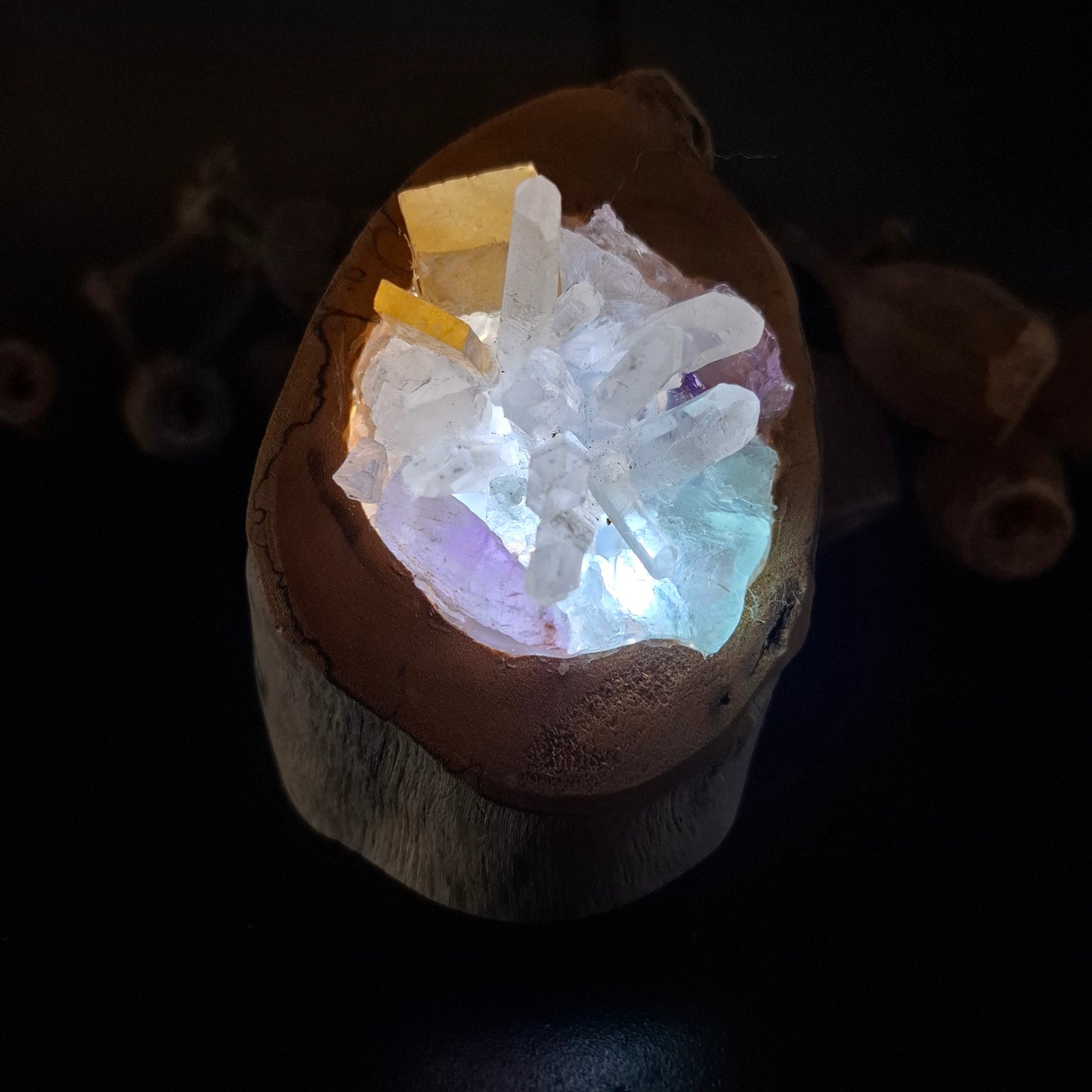 Rainbow natural points lamp